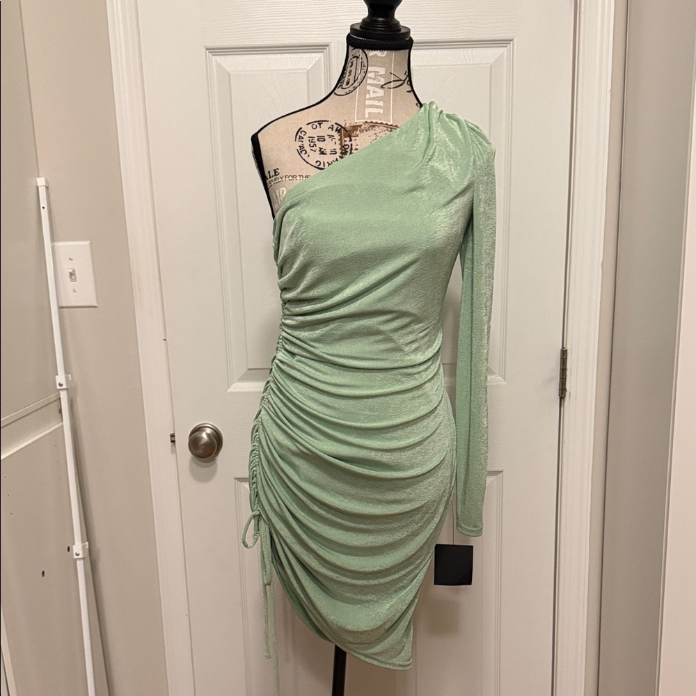LULUS CINCHED BODYCON DRESS ONE SLEEVE LARGE NWT